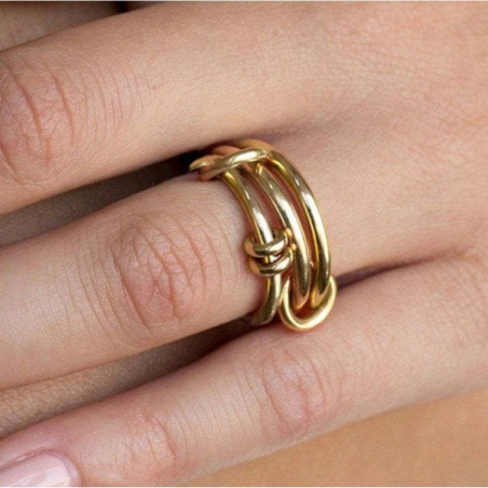 gold link ring - Picture 1 of 3